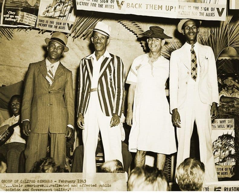 Cuatro calypsonians posan juntos en 1943: Lord Invader, Mighty Growler, Atilla the Hun y Roaring Lion.