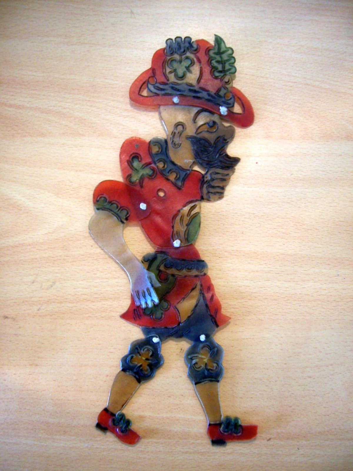 Figura articulada de cuero de Karagöz utilizada en el teatro de sombras turco.