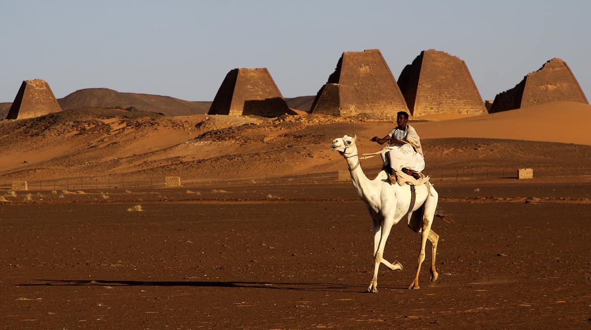Vista documental de las pirámides o del yacimiento de Meroe, en Sudán.